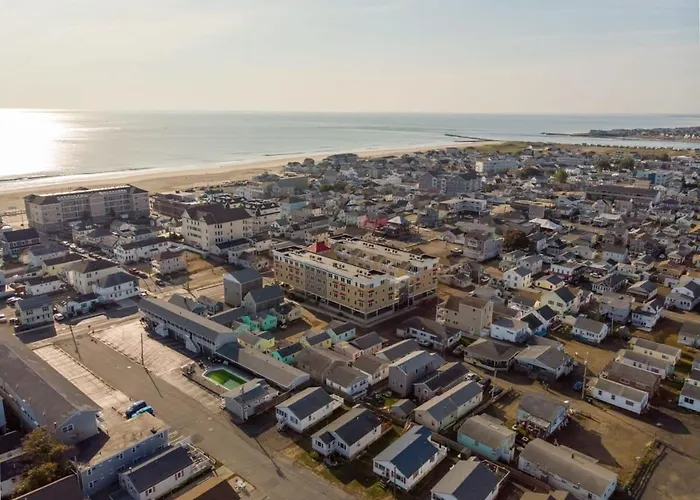 Harbor Hideaway 1 Block To Beach Ac